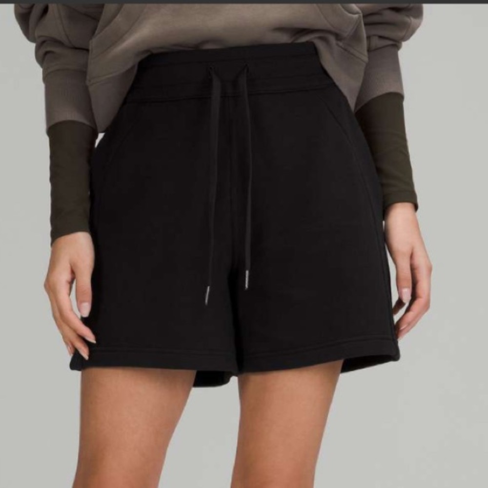 Lululemon | size 6 | scuba high rise short 5”